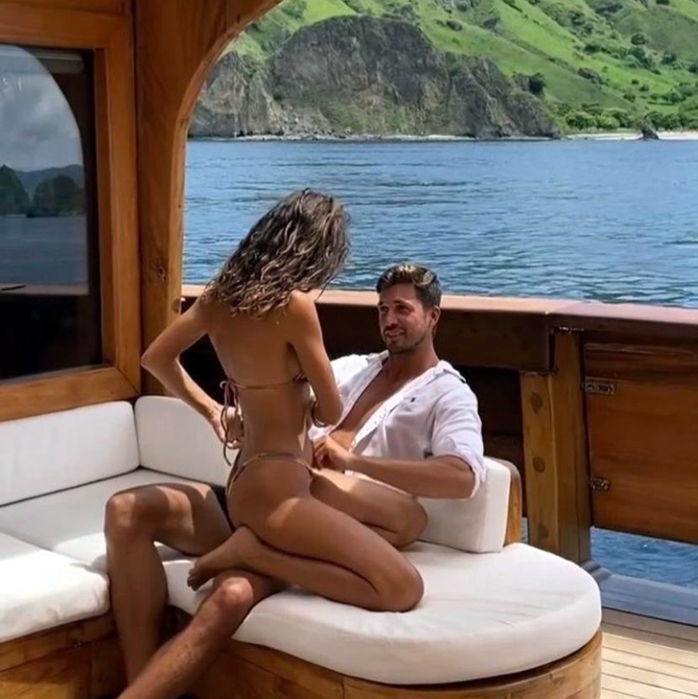 Dating apps and singles chat options